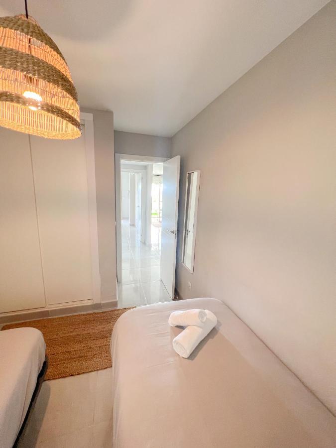 Cozy Apartment With Large Terrace Torremolinos Exterior foto