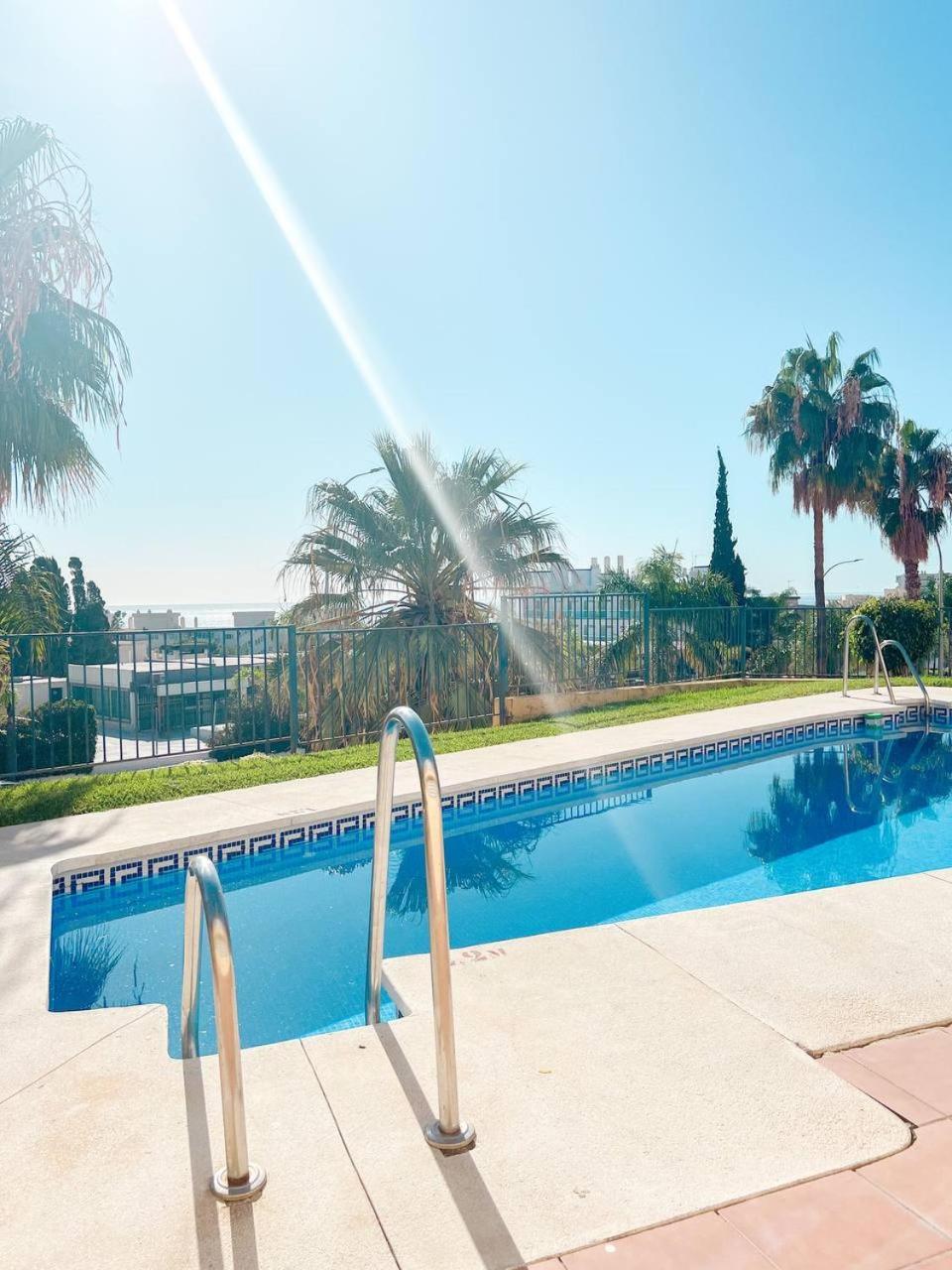 Cozy Apartment With Large Terrace Torremolinos Exterior foto